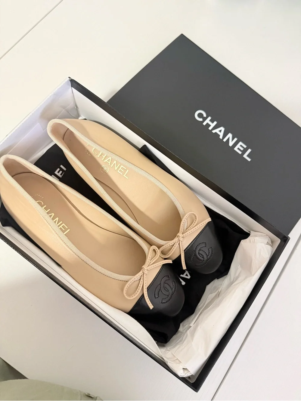 CHANEL Beige and Black Leather Cap-Toe Ballet Flats - Picture 1 of 3
